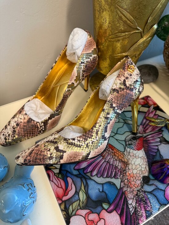 DONNA KARAN Shoes - DONNA KARAN NEW YORK "Savita" COGNAC/GOLD Pumps/Heels